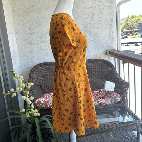 Zaful Floral V Neck A Line Mini Short Sleeves Dress Golden Yellow Dress … - Picture 7 of 17